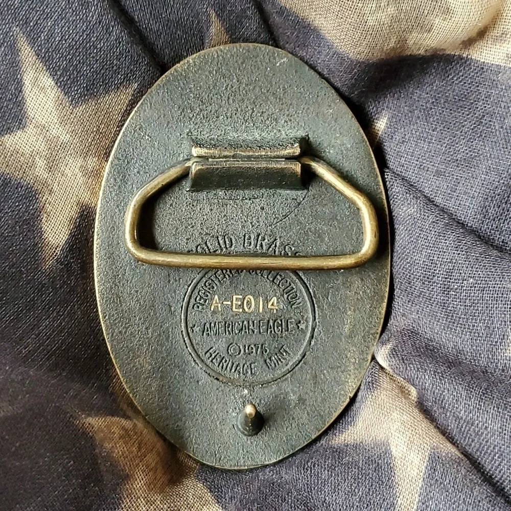 VINTAGE HERITAGE MINT SOLID BRASS OVAL BUCKLE AMERICAN EAGLE UNITED WE STAND